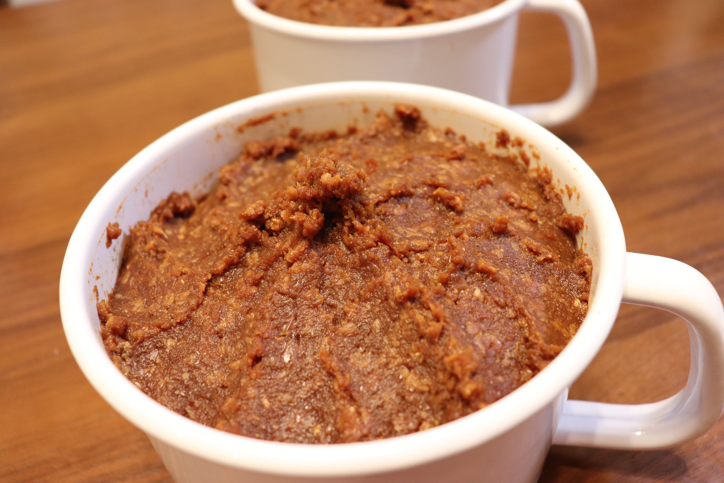 ホーロー容器に入った味噌