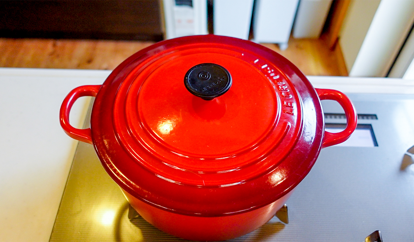 トマト麹の夏野菜豚汁を煮ているところ