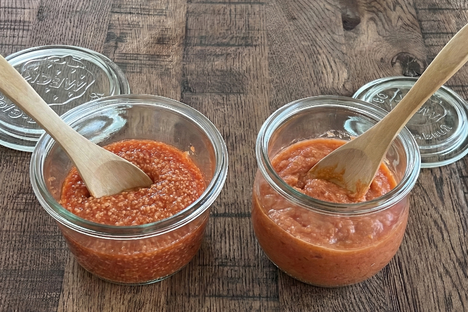 トマト麹のできあがり。常温とヨーグルトメーカーのもの。