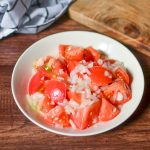 トマトとタマネギの塩糀サラダ