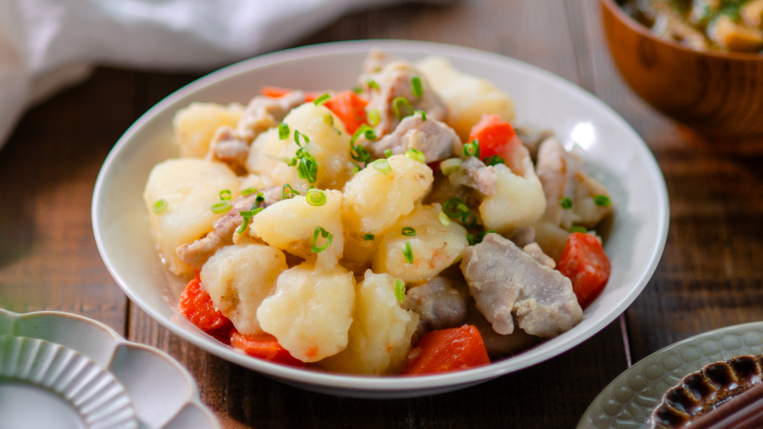 塩麹で鶏肉の肉じゃが完成写真