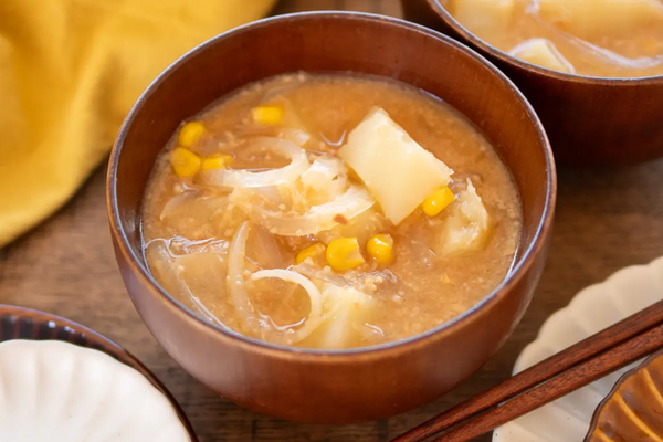 酒粕でじゃがいもとコーンの洋風味噌汁