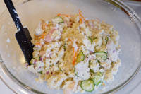 おから・野菜・ソースを混ぜ合わせる