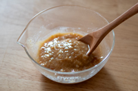 混ぜ合わせた酒粕の漬けだれ