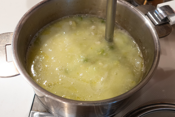 鍋に入ったポタージュ