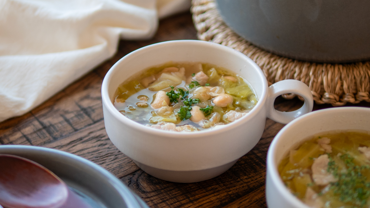 玉ねぎ麹でキャベツと大豆スープ