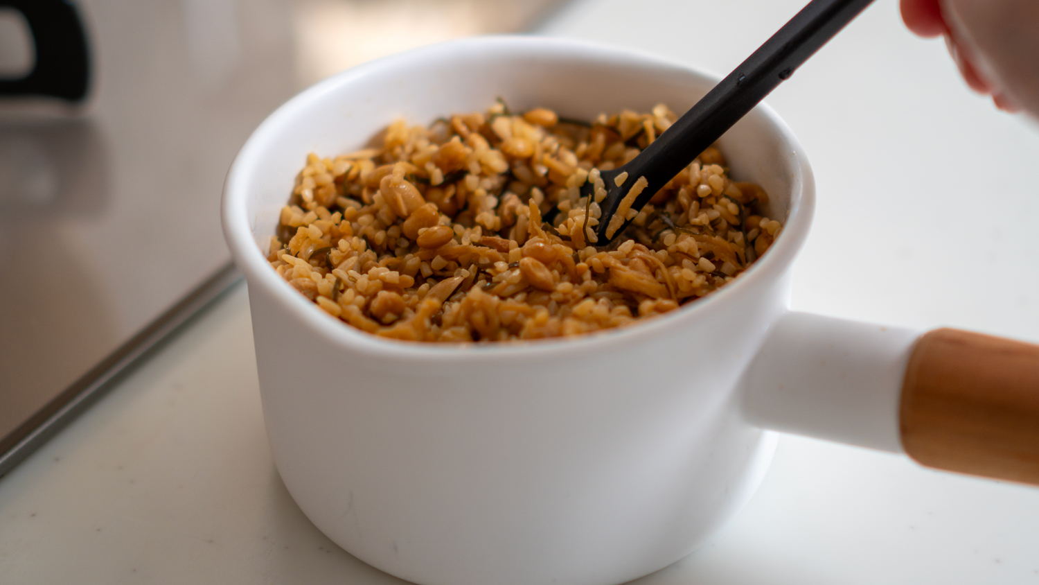 納豆麹の材料を混ぜる