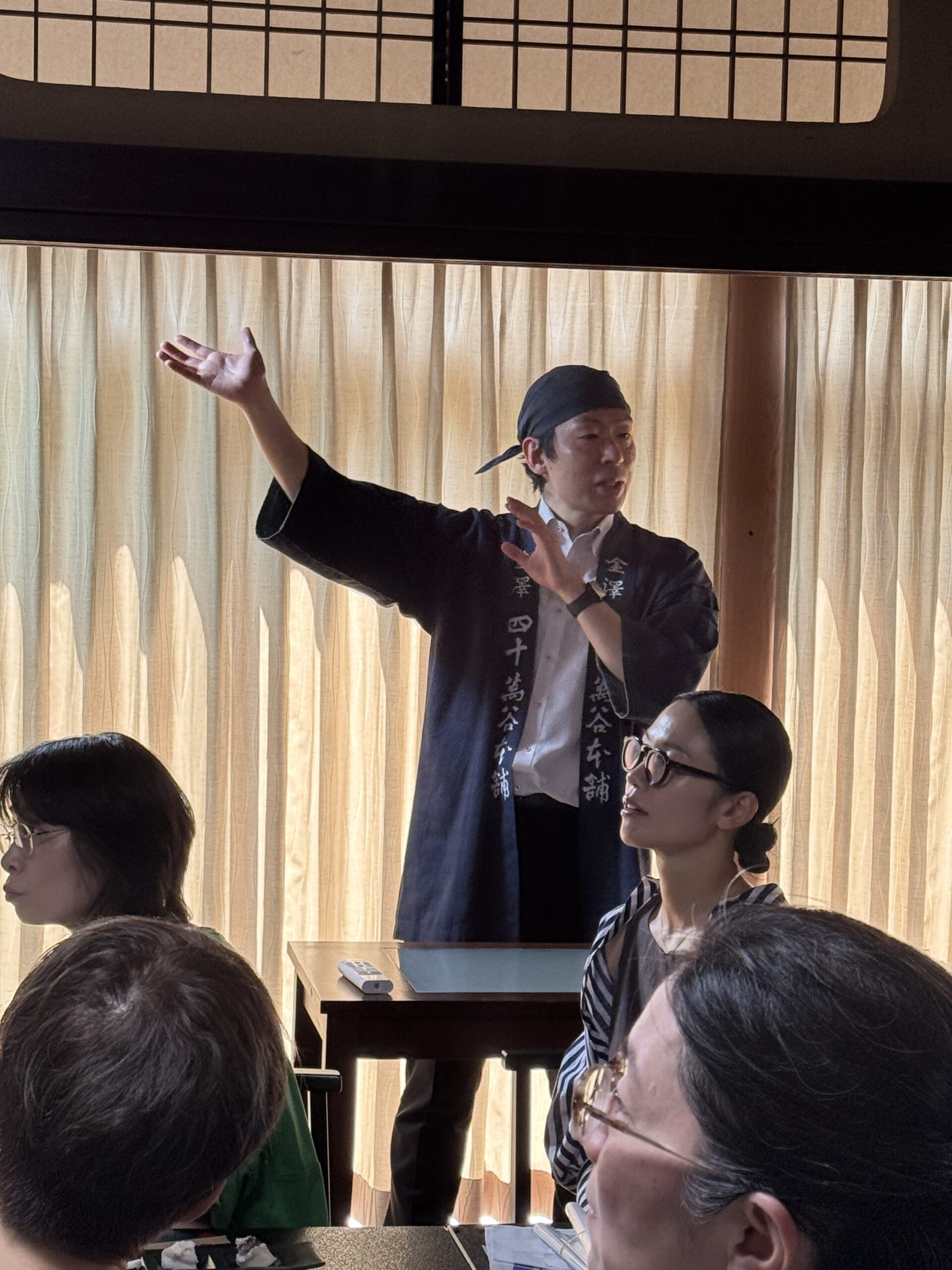 講座の講師
