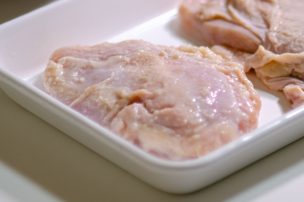 塩麹に漬けた鶏むね肉